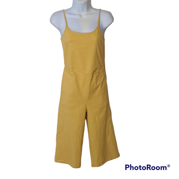 Davi & Dani Mustard Yellow Open Back Cropped Leg Romper/Jumpsuit Size M Jrs - Picture 1 of 3